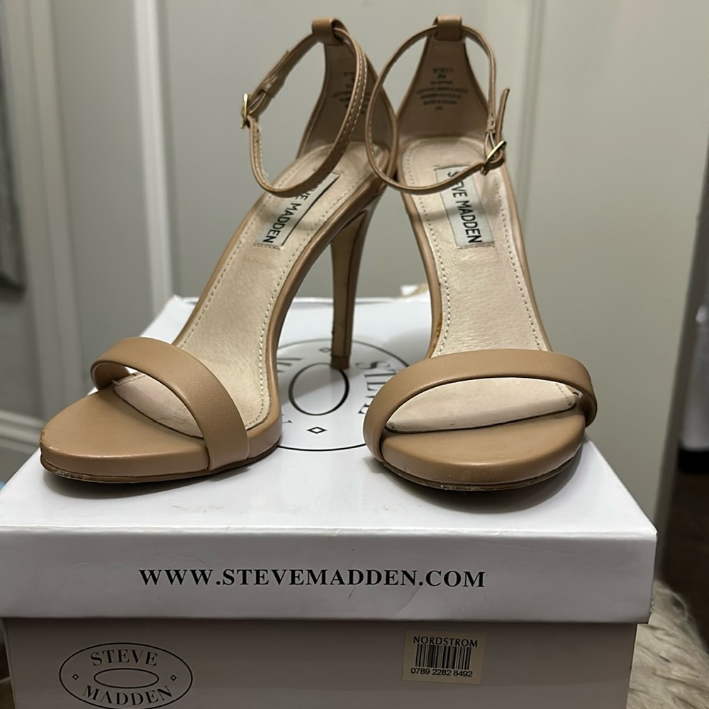 Steve Madden Stecy Natural. Size 6